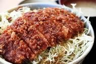 Pork cutlet rice bowl with sauce